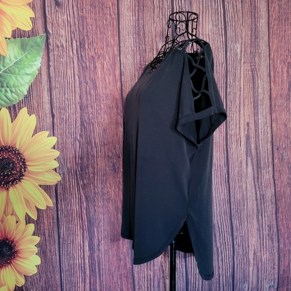 Carmela High-Low Cage Weave Sleeves Top - Picture 3 of 6